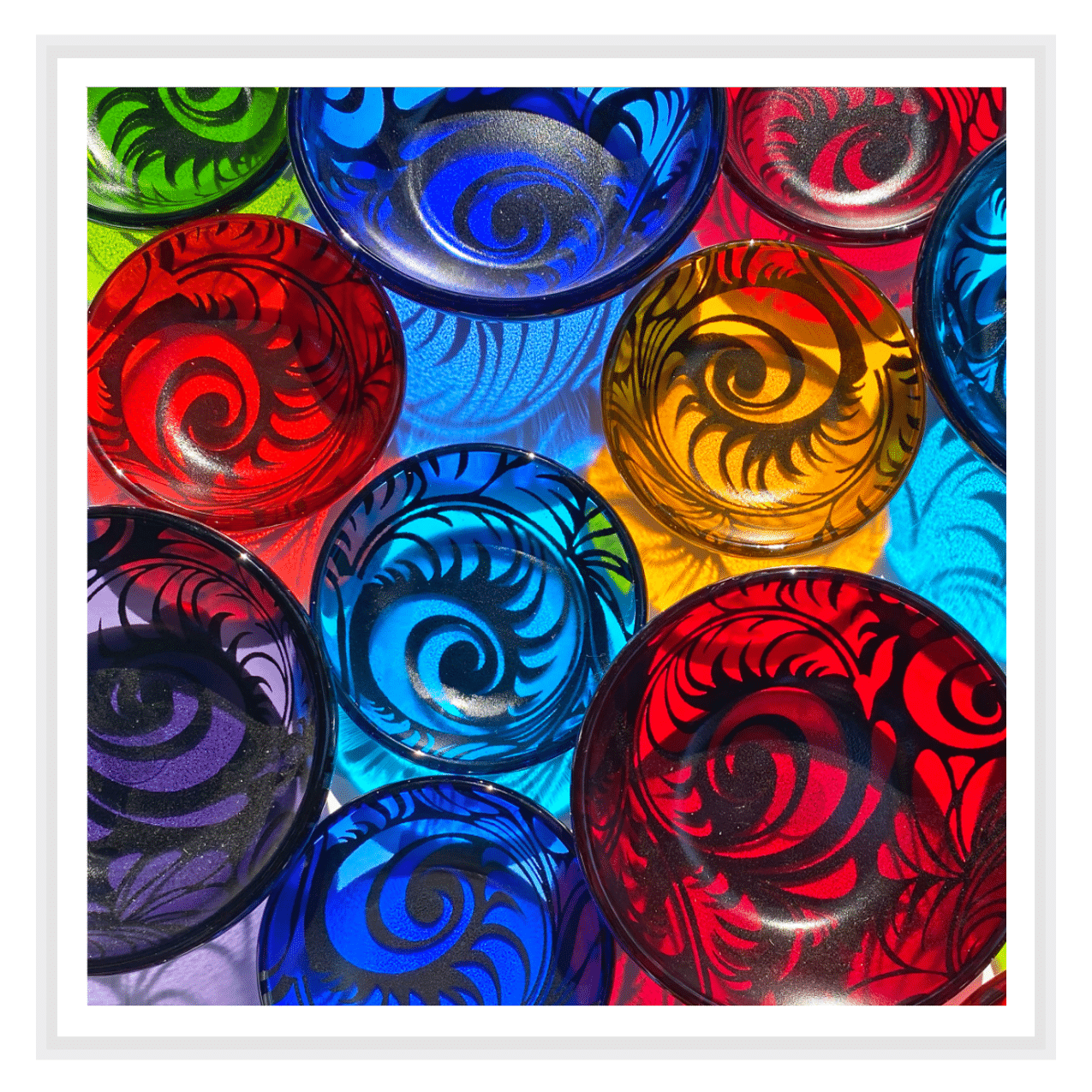 Stumpcraft Puzzle - Illuminati Glassworks - colourful round glass art in blue yellow and red